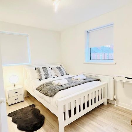 New Fully Furnished Cosy Home Balderton Buitenkant foto