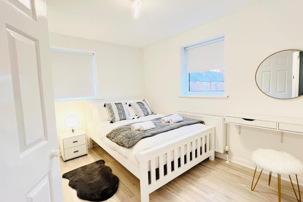 New Fully Furnished Cosy Home Balderton Buitenkant foto